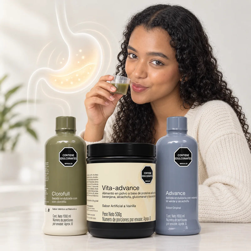 Mujer toma su dosis en el vaso medidor junto a Clorofull, Vita-Advance y Advance